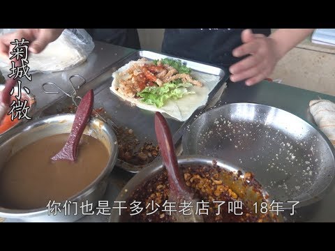 徐州人气小吃,胳膊粗的大饼卷满鸡肉,8元吃一个撑下午都不饿